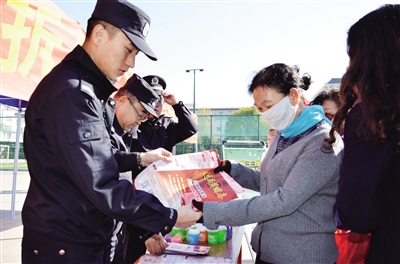 “掃除黃賭毒，深挖黑惡勢力保護傘”